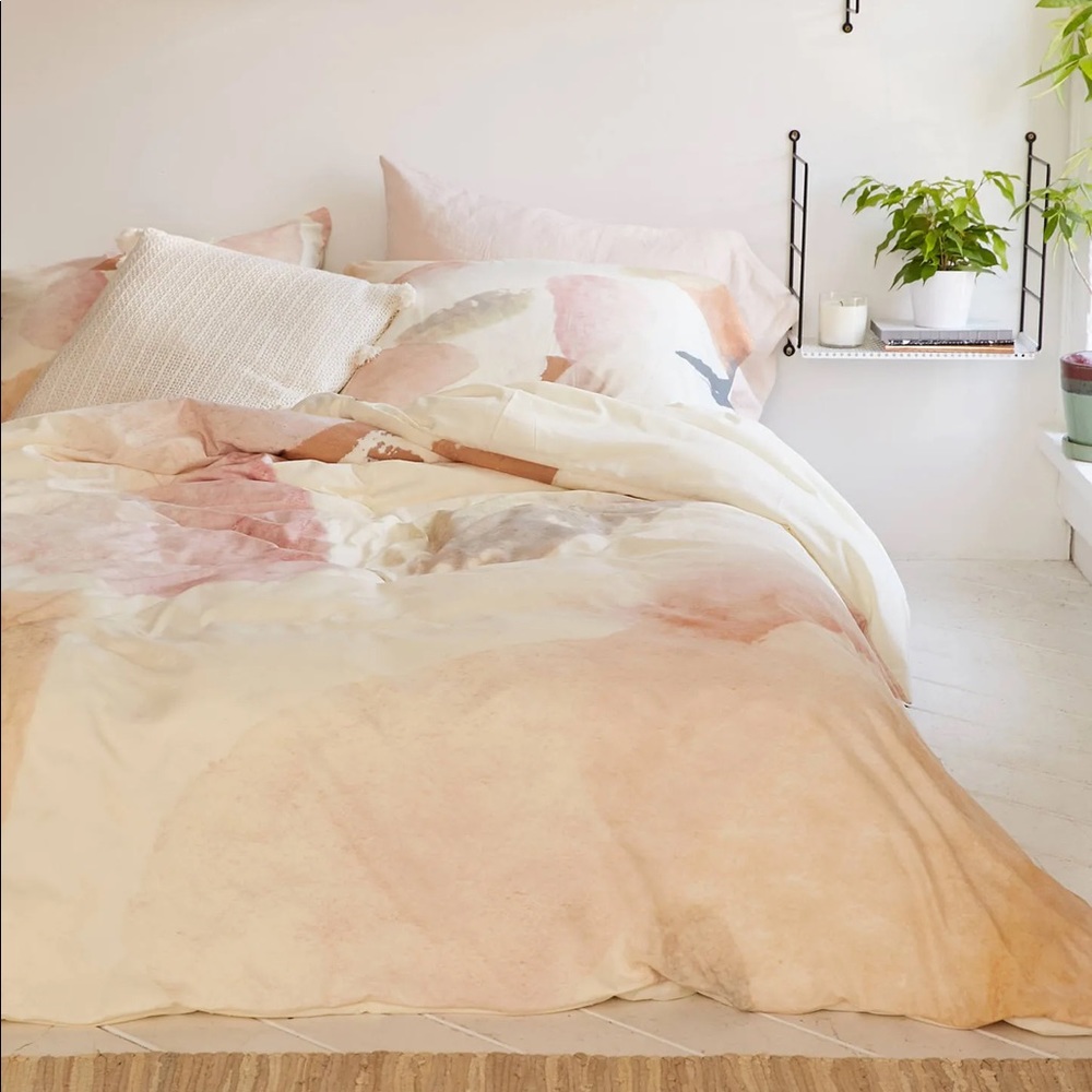 NEW URBAN OUTFITTERS Georgiana Paraschiv Abstract M3 Duvet Cover Z245-2